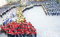 Học sinh hào hứng múa hát 'Việt Nam ơi' sau khi thi học kỳ