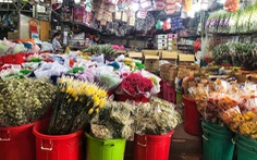 Chợ hoa sỉ lớn nhất Sài Gòn có nguy cơ 'vỡ trận' như 2 năm trước?