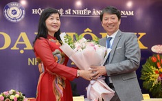 Bà Trần Thị Thu Đông là nữ chủ tịch đầu tiên của Hội Nghệ sĩ nhiếp ảnh Việt Nam