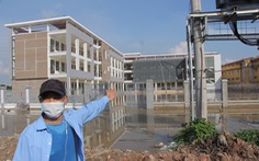 Trường mới xây đã ngập úng, huyện nói ‘tạm bàn giao phục vụ học tập’