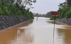 Dừng chạy tàu từ Hà Nội vào miền Trung vì đường ngập