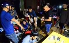 Người dân Quảng Ngãi xếp hàng mua đèn cầy, máy phát điện