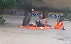 Nhiều địa phương ở Phú Yên tiếp tục sơ tán dân tránh lũ trong đêm