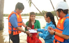 Báo Tuổi Trẻ cứu trợ khẩn cấp người dân vùng ngập lũ tỉnh Phú Yên