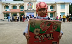 Quà cứu trợ từ Sài Gòn đến với người dân vùng biên giới Quảng Nam