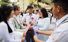 Nhà giáo giữa thầy và thợ