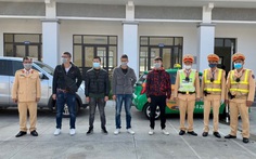 'Tóm gọn' taxi chở 4 người Trung Quốc nhập cảnh trái phép