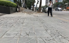 'Ổ voi', 'ổ gà' trên vỉa hè các phố trung tâm Hà Nội