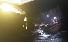 Cứu tàu câu mực cùng 40 ngư dân gặp nạn trên Biển Đông