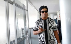 Ronaldinho bị cảnh sát bắt tại Paraguay