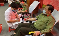 Thiếu tướng Nguyễn Hải Trung và 300 công an Thanh Hóa hiến máu vì cộng đồng