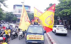 Cổ động viên thành Nam xuống đường cổ vũ trận Nam Định - Hoàng Anh Gia Lai