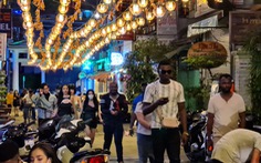 Những phố đêm ở Sài Gòn ‘xập xình’ trở lại đón... khách ta