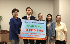 Hội Hàn Kiều TP.HCM trao 100 triệu đồng ủng hộ người dân bị ảnh hưởng bởi COVID-19