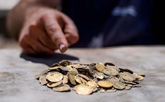Tìm thấy kho tiền vàng nguyên chất 1.100 năm tuổi cực quý hiếm