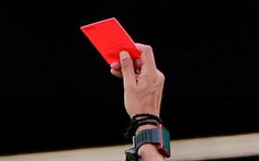 Luật mới của FIFA: có thể bị thẻ đỏ nếu... ho nhắm vào đối thủ, trọng tài