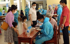 Hơn 700 du khách đăng ký về TP.HCM được lấy mẫu xét nghiệm COVID-19