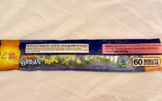 Những gói kẹo màu xanh đáng sợ và 'bí ẩn' với dòng chữ 'để xa tầm tay trẻ em'