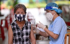 14.816 người thuộc nhóm nguy cơ chưa tiêm vắc xin, TP.HCM đang ‘khẩn trương thuyết phục’