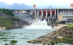Thủy điện Tuyên Quang mở thêm 1 cửa xả đáy, điều chỉnh vận hành hồ thủy điện Hòa Bình