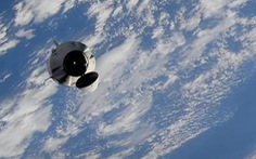 Tàu Crew Dragon của SpaceX đưa 4 phi hành gia về Trái đất an toàn