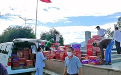 Trao quà hỗ trợ 567 hộ người gốc Việt sinh sống ở Tà Keo, Campuchia