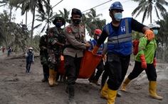 Tạm dừng cứu hộ nạn nhân núi lửa ở Indonesia