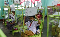 Philippines mở cửa lại trường học khi số ca COVID-19 giảm
