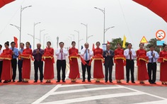 Thủ tướng cắt băng thông xe cầu Cửa Hội nối Nghệ An - Hà Tĩnh