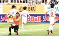 Đè bẹp CLB TP.HCM 3-0, HAGL giữ vững ngôi đầu