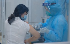 Tiêm vắc xin COVID-19 ở TP.HCM, Hà Nội và Hải Dương: Sau tiêm 30 phút đã trở lại làm việc