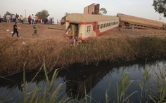 Tàu hỏa trật bánh ở Ai Cập, 11 người chết