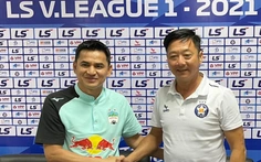 Cuộc chiến giữa ‘nước’ và ‘lửa’ trên sân Hòa Xuân