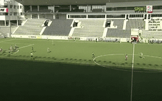 Nữ thủ môn sút phạt từ giữa sân ghi siêu phẩm khiến Messi cũng phải ngưỡng mộ