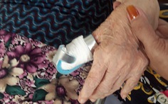 Tài xế chuyển cấp cứu làm đứt ngón tay bệnh nhân 80 tuổi?