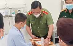 Giám đốc Công an Hà Nội đến bệnh viện trao giấy khen cho tài xế taxi bắt cướp