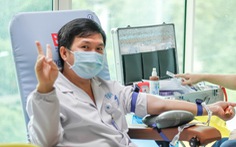 Y bác sĩ và người dân TP.HCM hiến máu cứu người trong mùa dịch