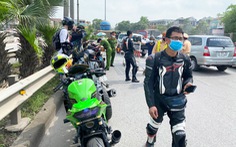 Đoàn môtô 'khủng' đi vào cao tốc Hà Nội - Thái Nguyên bị cảnh sát chốt chặn
