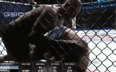 Tưởng đối thủ đầu hàng, võ sĩ MMA 'nương tay' ai ngờ bị phản đòn thua cay đắng