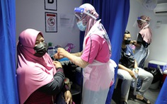 Malaysia đóng trung tâm tiêm chủng có hơn 200 nhân viên dương tính
