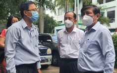 Chủ tịch Nguyễn Thành Phong kiểm tra công tác điều phối cấp cứu bệnh nhân mắc COVID-19 nặng