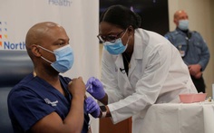 Sợ Delta, Âu - Mỹ bắt buộc tiêm chủng