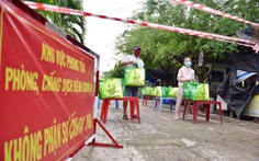 Giỏ quà nghĩa tình gửi đến người dân khu phong tỏa huyện Cần Giờ