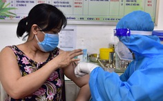 WHO: Thông tin sai lệch, người dân do dự tiêm vắc xin, khiến đại dịch COVID-19 kéo dài
