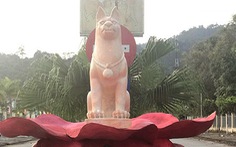 Các tượng linh vật 'cha chó' tại huyện miền núi Tây Giang đã bị dỡ bỏ trong đêm