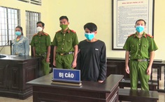 Xách dao, búa chém lực lượng ở chốt, nhận án 4,5 năm tù