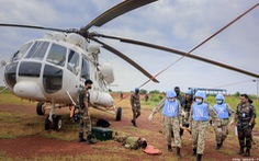 Bác sĩ 'mũ nồi xanh' diễn tập vận chuyển cấp cứu bằng đường không ở Nam Sudan