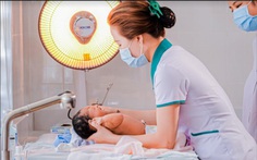 Nghề điều dưỡng: Vất vả đi qua, yêu thương ở lại