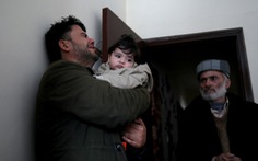 Em bé 2 tháng tuổi lạc ở Kabul khi sơ tán đã gặp lại ông nội
