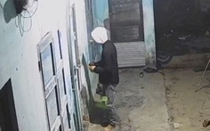 Cạy cửa vào phòng trọ, dọa thiếu nữ có ‘bom’ rồi cướp xe máy